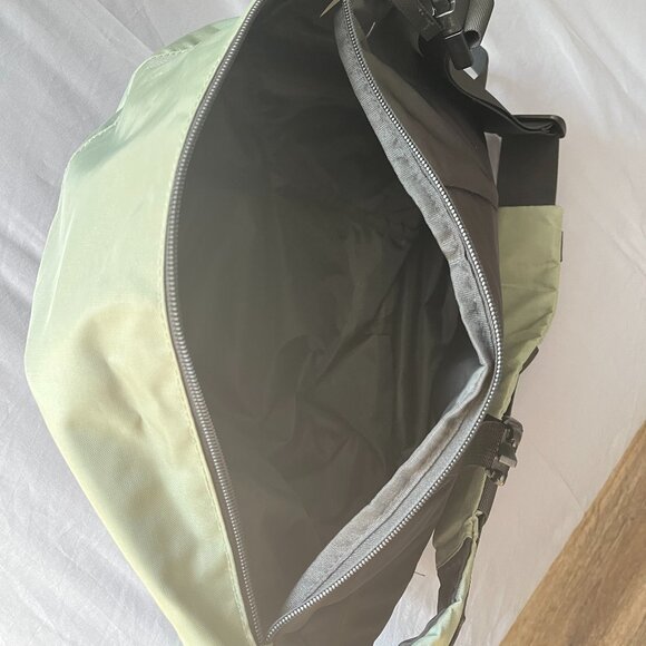 Urban Outfitters Sling Bag - Picture 3 of 3